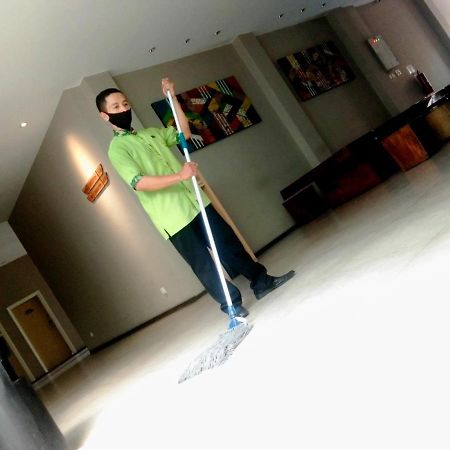 Vinotel Cirebon Esterno foto