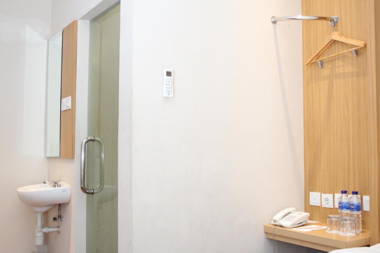 Vinotel Cirebon Esterno foto