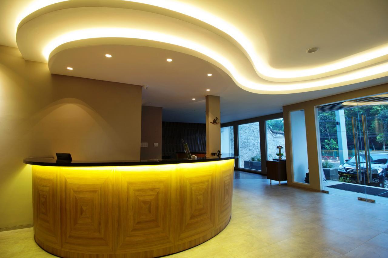 Vinotel Cirebon Esterno foto