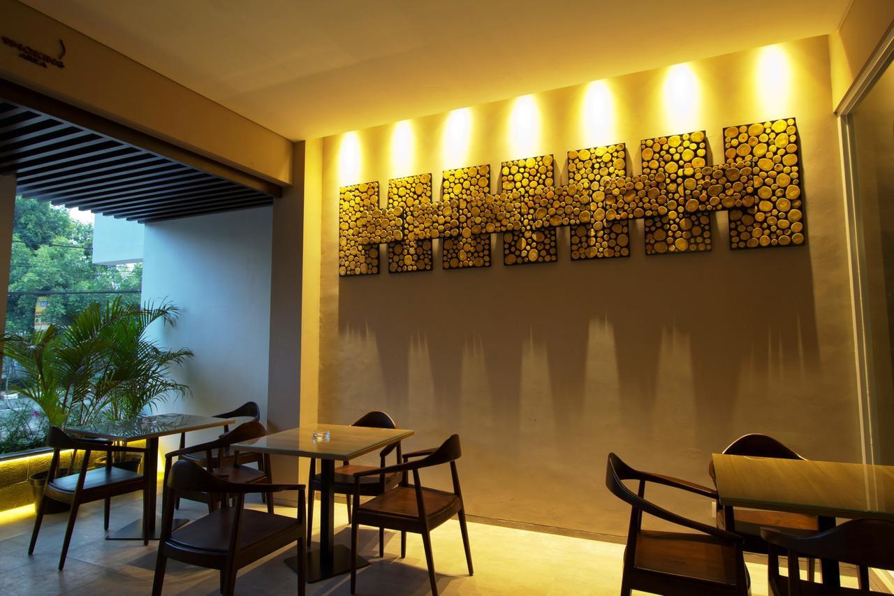 Vinotel Cirebon Esterno foto