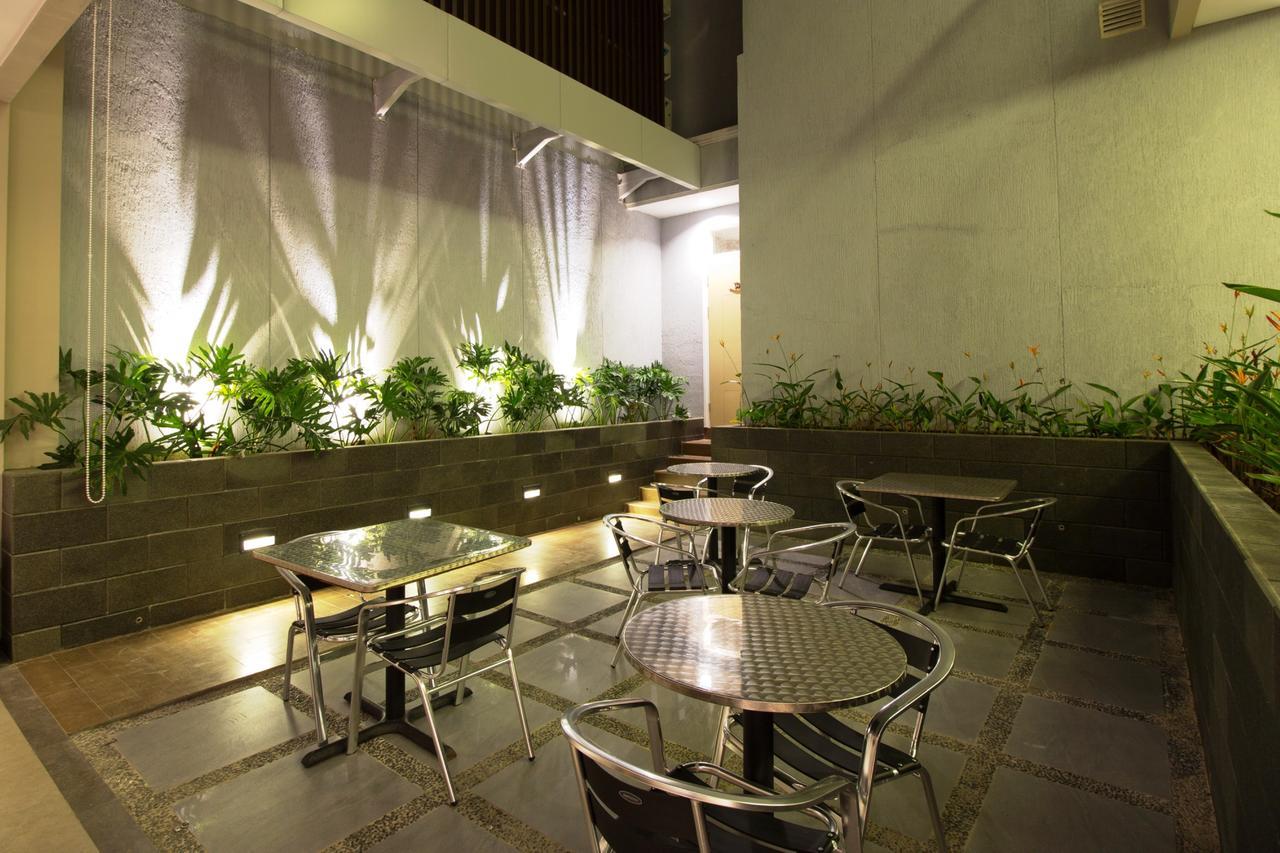 Vinotel Cirebon Esterno foto