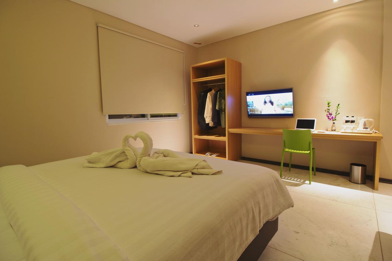Vinotel Cirebon Esterno foto