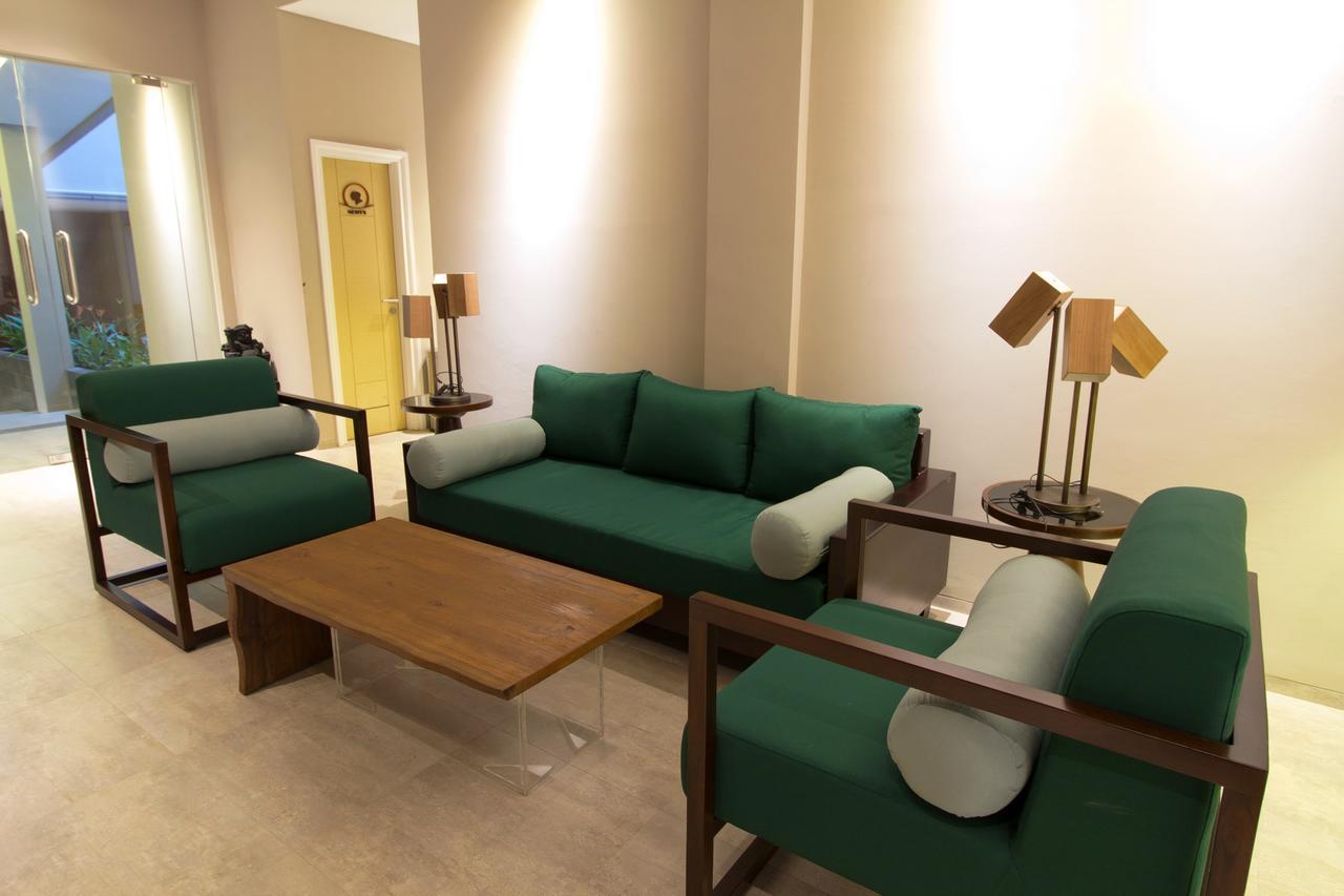 Vinotel Cirebon Esterno foto