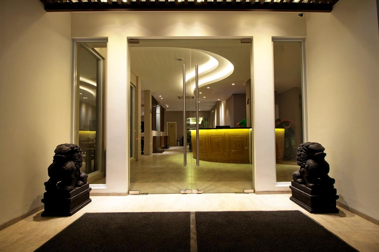 Vinotel Cirebon Esterno foto