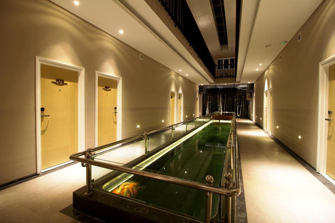 Vinotel Cirebon Esterno foto