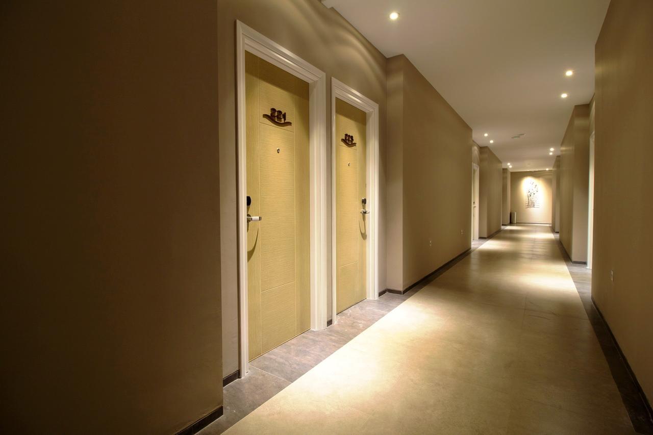 Vinotel Cirebon Esterno foto