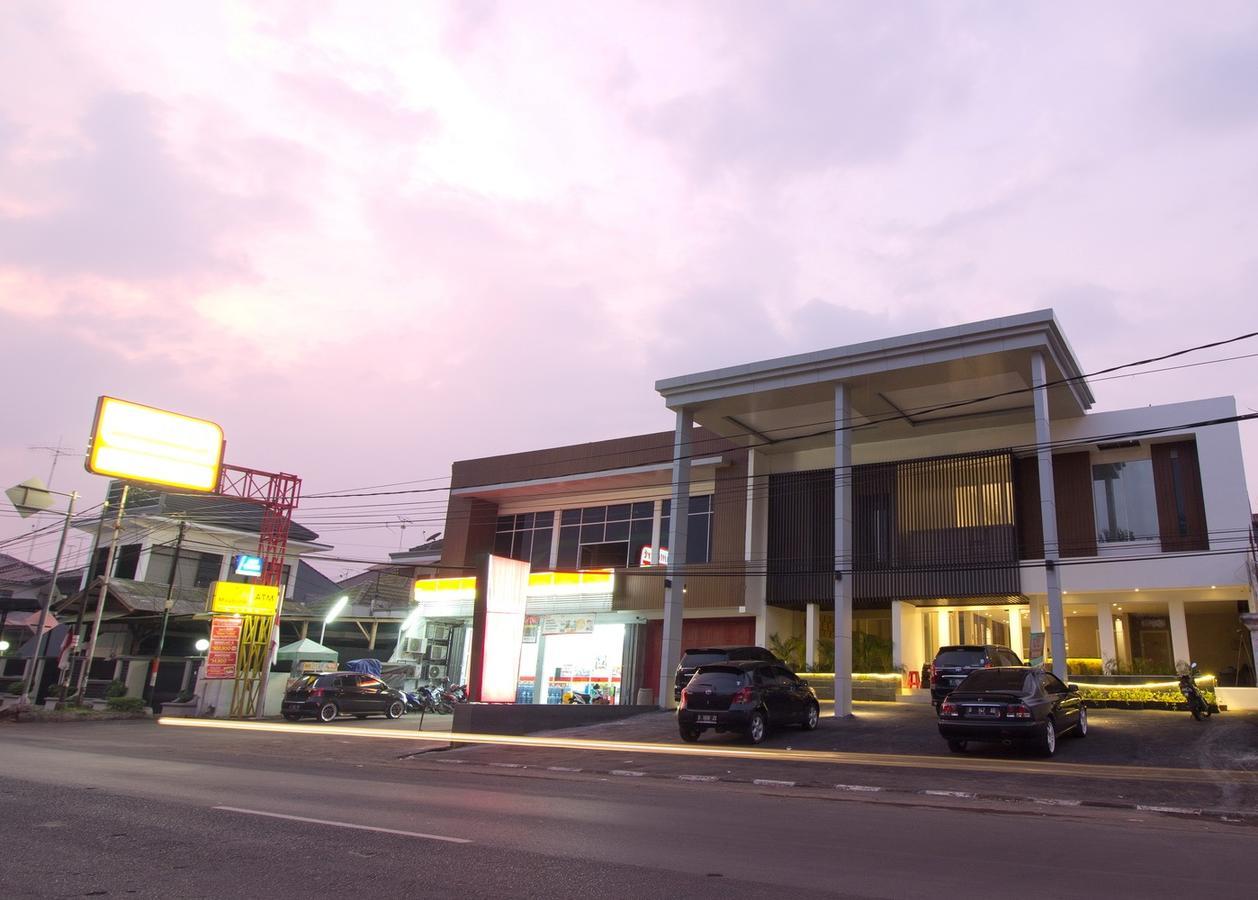 Vinotel Cirebon Esterno foto