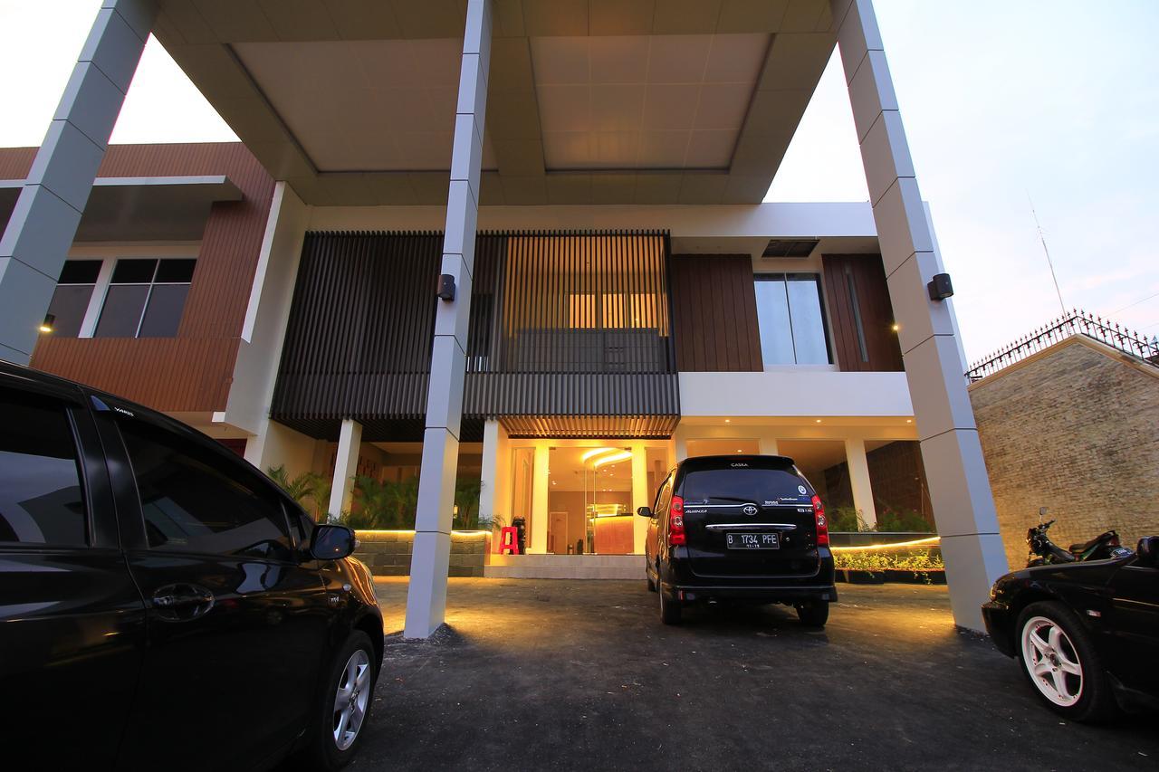 Vinotel Cirebon Esterno foto