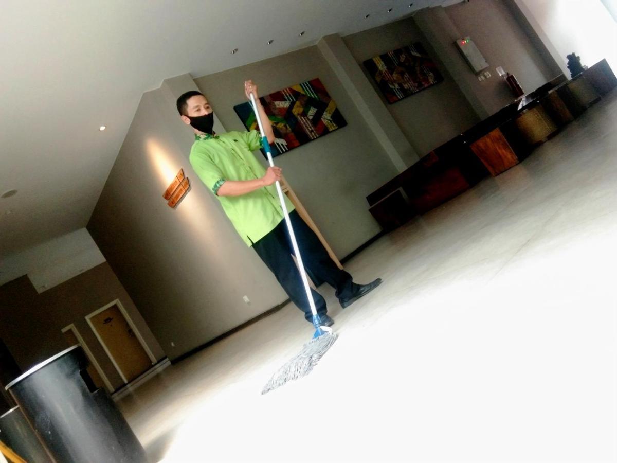 Vinotel Cirebon Esterno foto
